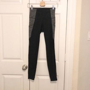 Old Navy Active Go-Dry Leggings (XSP)